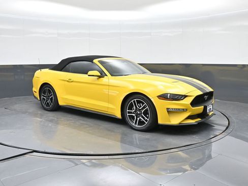 Used 2018 Ford Mustang Premium w/ Safe & Smart Package RWD image 9