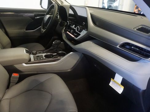 New 2026 Toyota Highlander Platinum AWD/4WD image 29