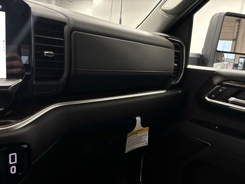 New 2025 GMC Sierra 2500 SLE w/ Preferred Package image 22