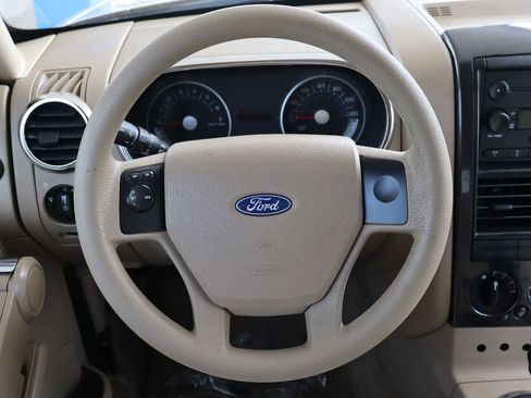 Used 2007 Ford Explorer XLT image 18