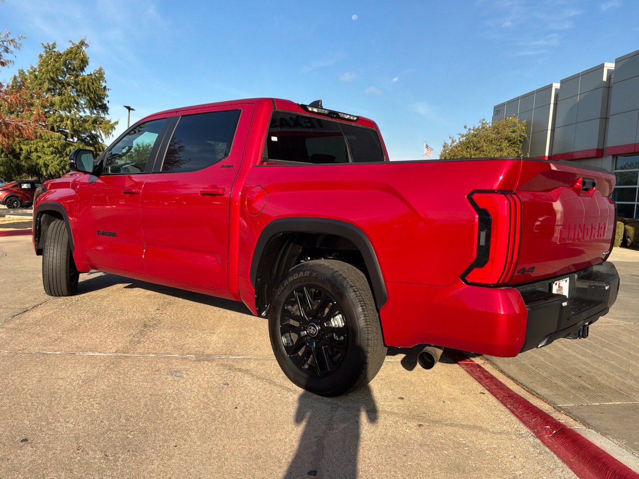 Used 2025 Toyota Tundra Limited AWD/4WD image 8