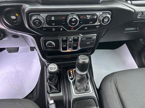 Used 2021 Jeep Gladiator Sport image 14