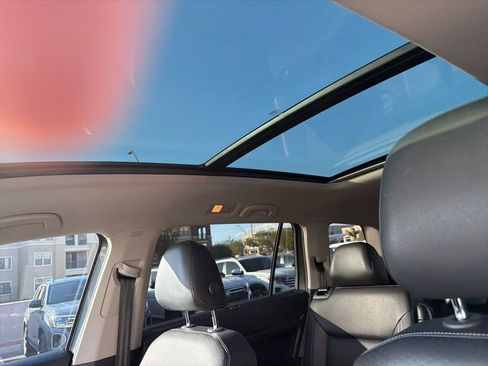 Used 2019 Volkswagen Atlas SE w/ Panoramic Sunroof Package image 3