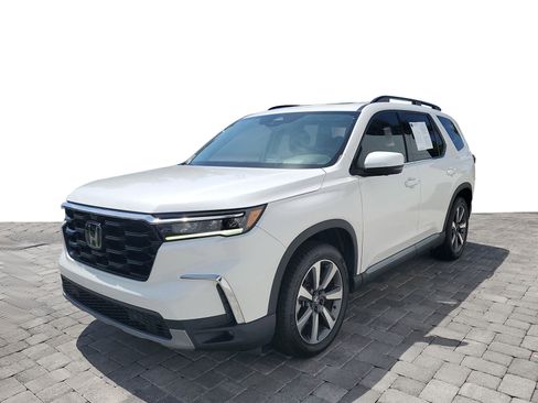 Used 2024 Honda Pilot Elite image 3