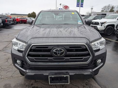 Used 2019 Toyota Tacoma SR5 w/ SR5 Appearance Package (SM) image 12