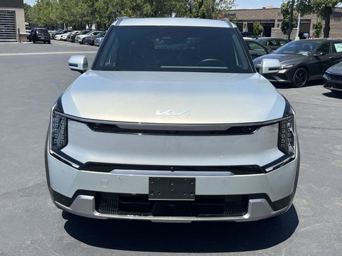 Used 2024 Kia EV9 Land AWD/4WD image 3