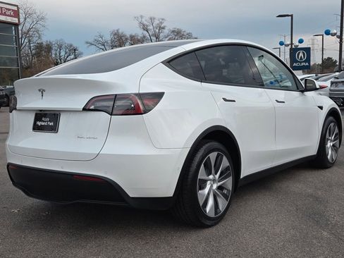 Used 2022 Tesla Model Y Long Range image 15