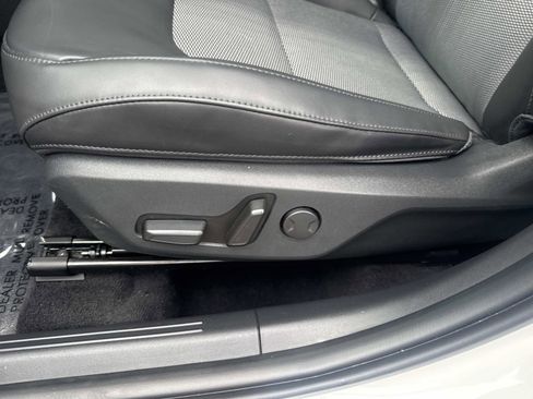 Used 2023 Kia Niro EX image 19