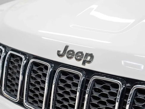 Used 2021 Jeep Grand Cherokee Laredo RWD image 8