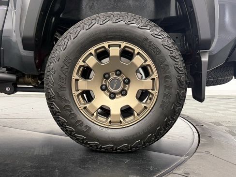 Used 2025 Toyota Tacoma Trailhunter image 12