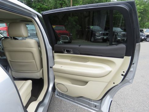 Used 2019 Lincoln MKT AWD image 16