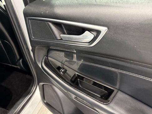 Used 2017 Ford Edge Titanium w/ Equipment Group 301A AWD/4WD image 28