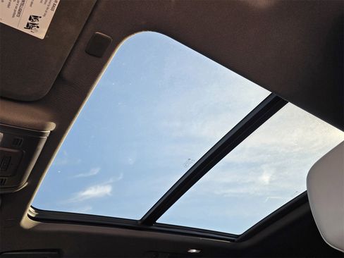 Used 2021 Chevrolet Tahoe LT image 18