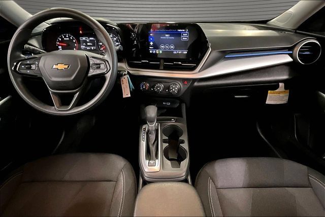 Used 2026 Chevrolet Trax LS w/ LS Convenience Package FWD image 7