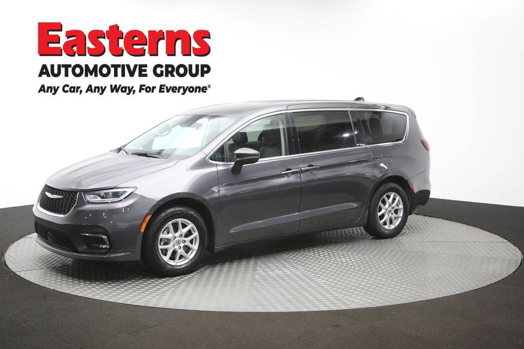 Used 2023 Chrysler Pacifica Touring-L FWD image 60