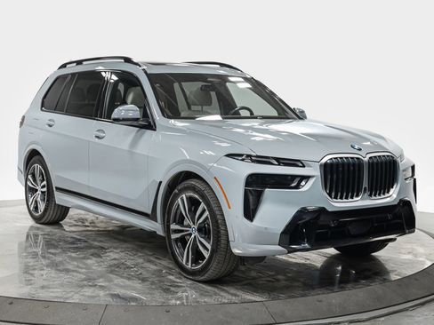Used 2024 BMW X7 xDrive40i w/ M Sport Package AWD/4WD image 9