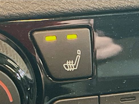 Used 2024 Nissan Kicks SR w/ SR Premium Package image 19