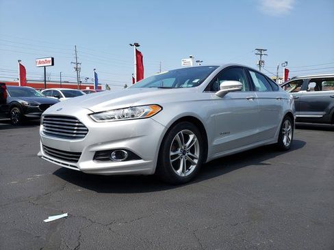 Used 2016 Ford Fusion SE FWD image 3