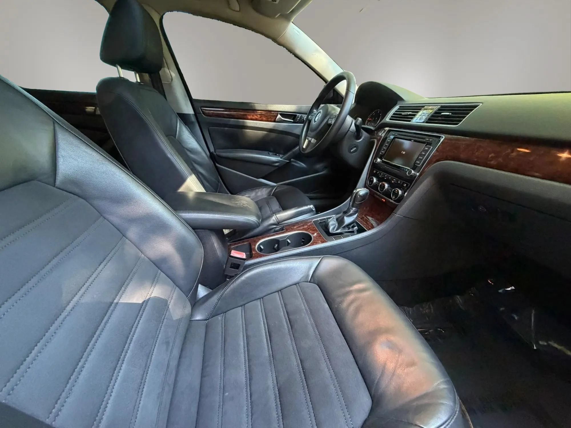 Used 2013 Volkswagen Passat TDI SEL Premium FWD image 16
