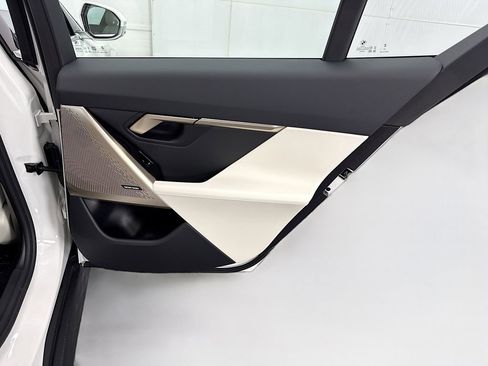 New 2026 BMW i5 eDrive40 w/ Premium Package image 26