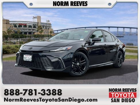 Used 2025 Toyota Camry SE FWD image 1
