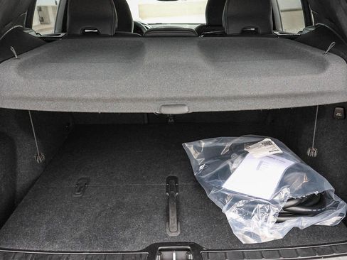 Used 2023 Volvo XC40 Recharge Plus image 29