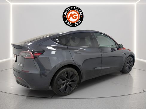 Used 2025 Tesla Model Y Long Range AWD/4WD image 3