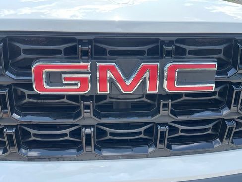 Used 2024 GMC Canyon Elevation w/ Convenience Package RWD image 10