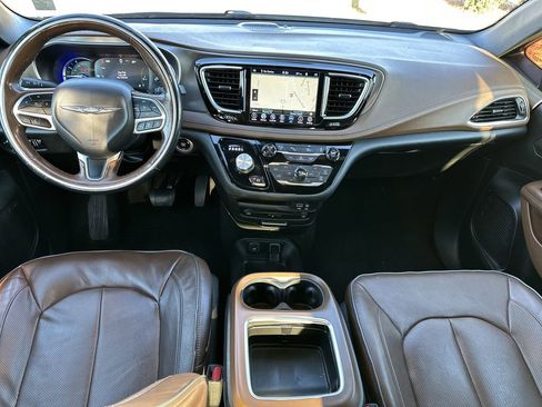 Certified 2020 Chrysler Pacifica Limited w/ Advanced Safetytec Group image 10