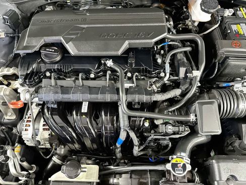 Used 2024 Hyundai Elantra SEL FWD image 9