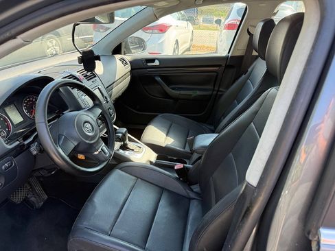 Used 2010 Volkswagen Jetta SE FWD image 17