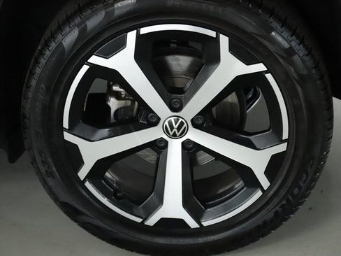 Certified 2025 Volkswagen Tiguan SE AWD/4WD image 38