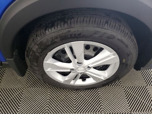 New 2025 Nissan Kicks S image 7