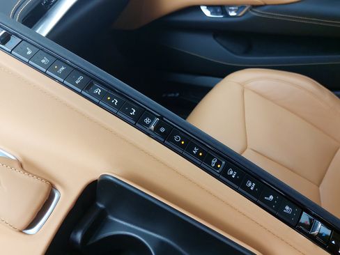 Used 2023 Chevrolet Corvette Stingray Preferred Conv w/ Z51 Performance Package RWD image 19