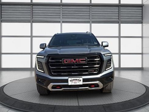 Used 2025 GMC Yukon AT4 Ultimate w/ LPO, Illumination Package AWD/4WD image 9
