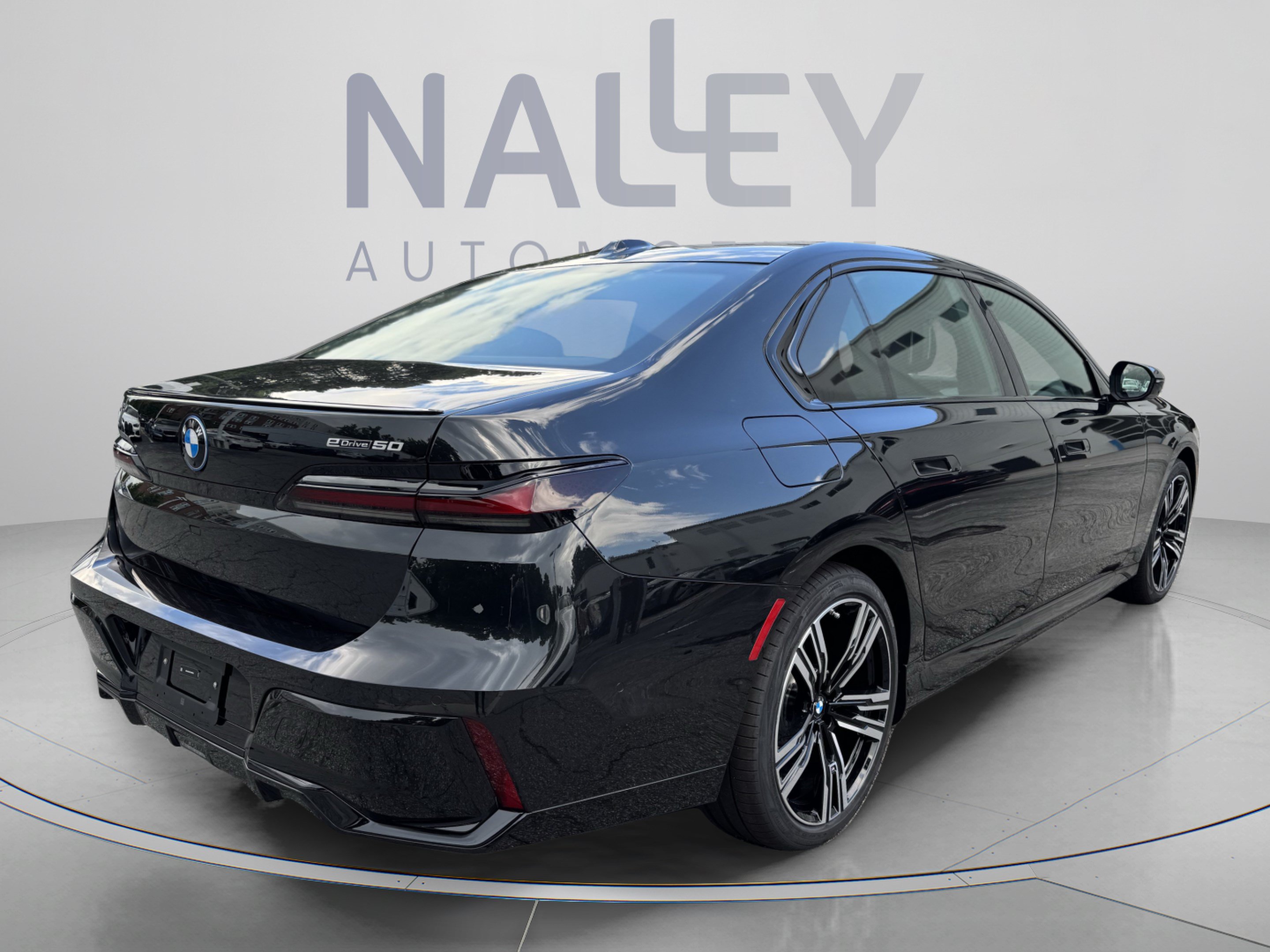 Used 2026 BMW i7 eDrive50 w/ M Sport Package RWD image 6