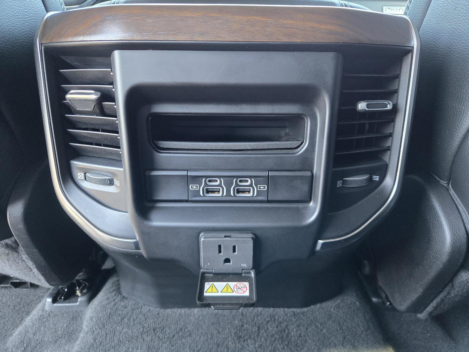 Used 2022 RAM 1500 Laramie AWD/4WD image 26