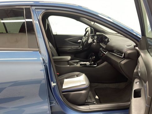 Used 2025 Buick Envista Sport Touring w/ Convenience I Package FWD image 21