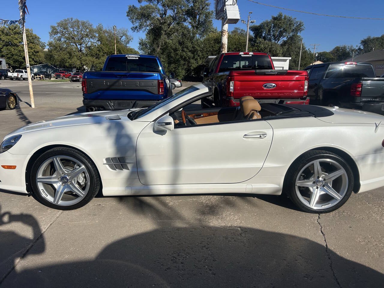 Used 2011 Mercedes-Benz SL 550 image 16