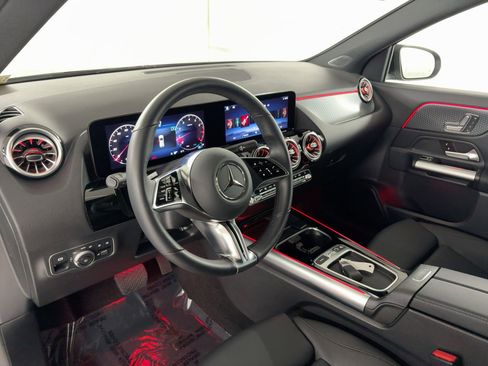 Certified 2025 Mercedes-Benz GLA 250 image 4