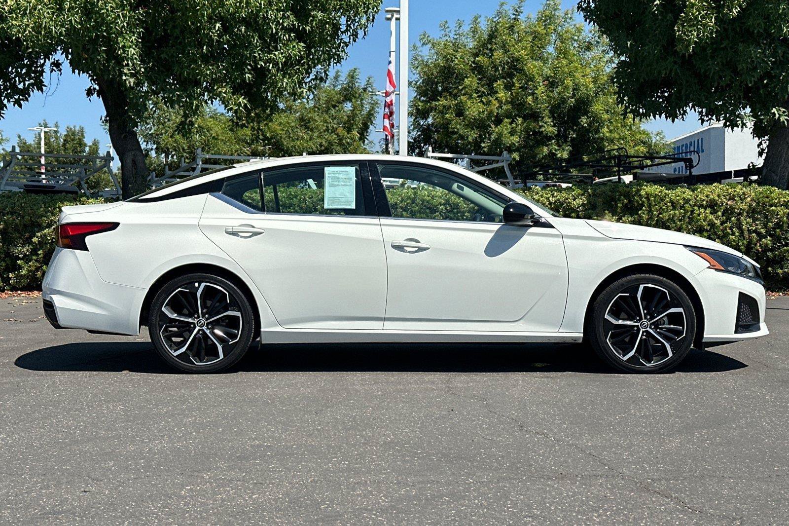 Certified 2024 Nissan Altima 2.5 SR FWD image 2