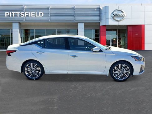 New 2025 Nissan Altima 2.5 SL image 2