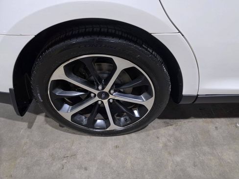 Used 2016 Ford Taurus SEL FWD image 23