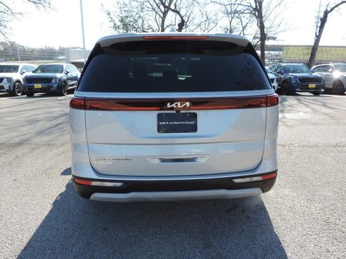 Used 2022 Kia Carnival LX image 6