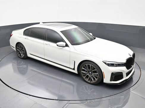 Used 2021 BMW 750i xDrive w/ M Sport Package image 18