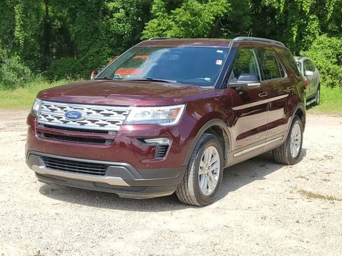Used 2018 Ford Explorer XLT w/ Equipment Group 202A AWD/4WD image 2