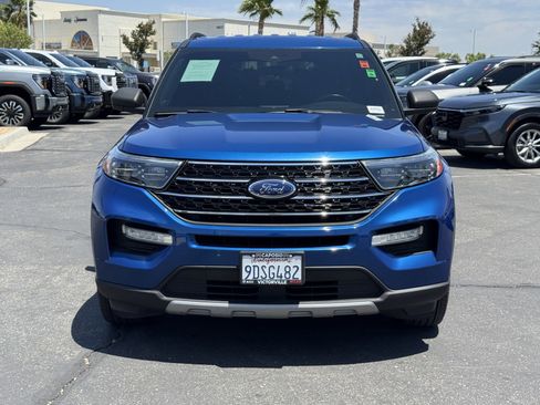 Used 2020 Ford Explorer XLT w/ Equipment Group 202A AWD/4WD image 2