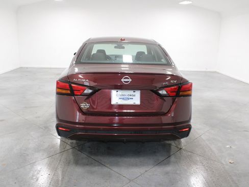 Used 2024 Nissan Altima 2.5 SV image 9