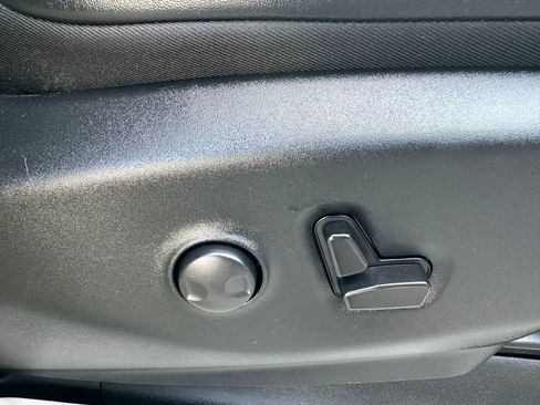 Certified 2023 Chrysler Pacifica Limited FWD image 34