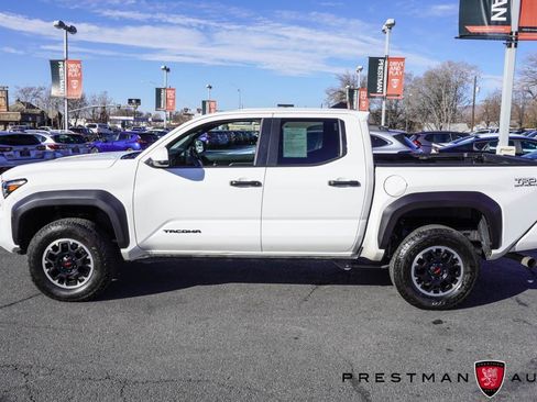 Used 2024 Toyota Tacoma TRD Off-Road image 18